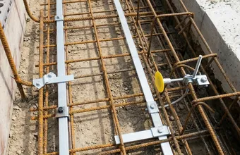Earthing conductor installation in foundation rebar